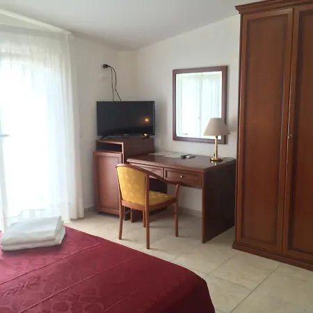 ホテル Castelvetere 3*