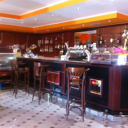 מלון Castelvetere 3*